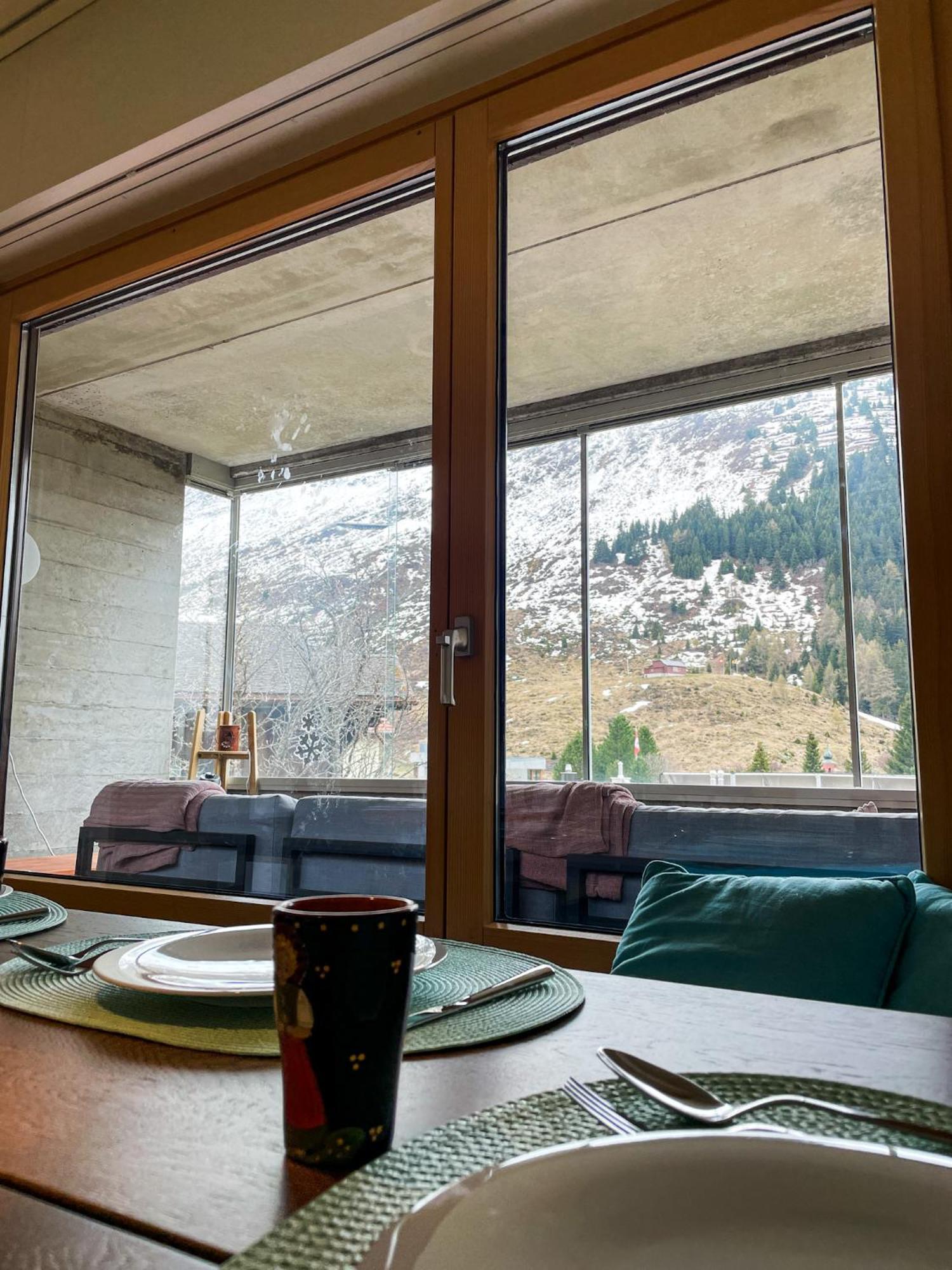 Top Modernes Apartment Im Herzen Von Andermatt Balkon & Bergblick Exterior foto