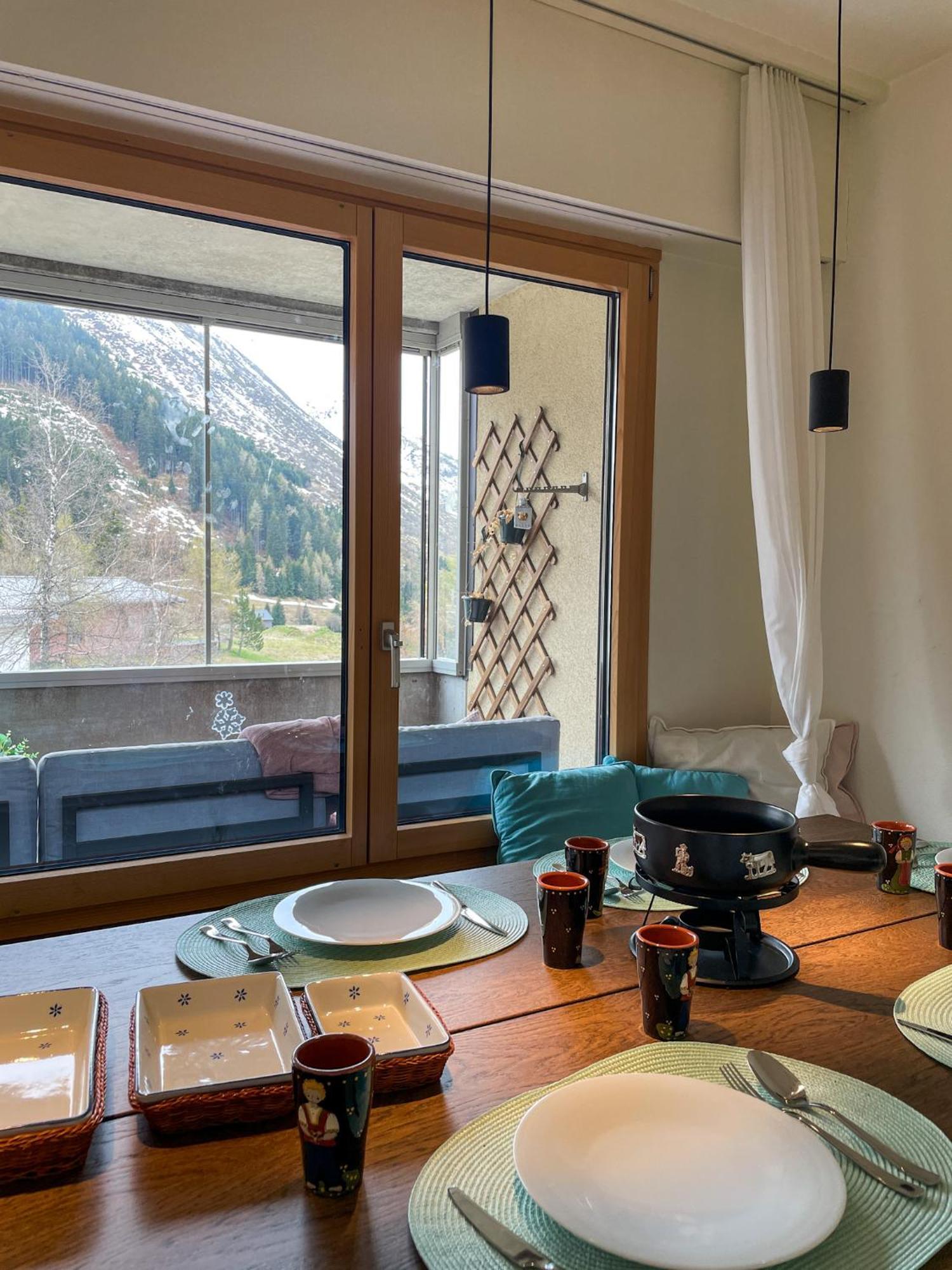 Top Modernes Apartment Im Herzen Von Andermatt Balkon & Bergblick Exterior foto
