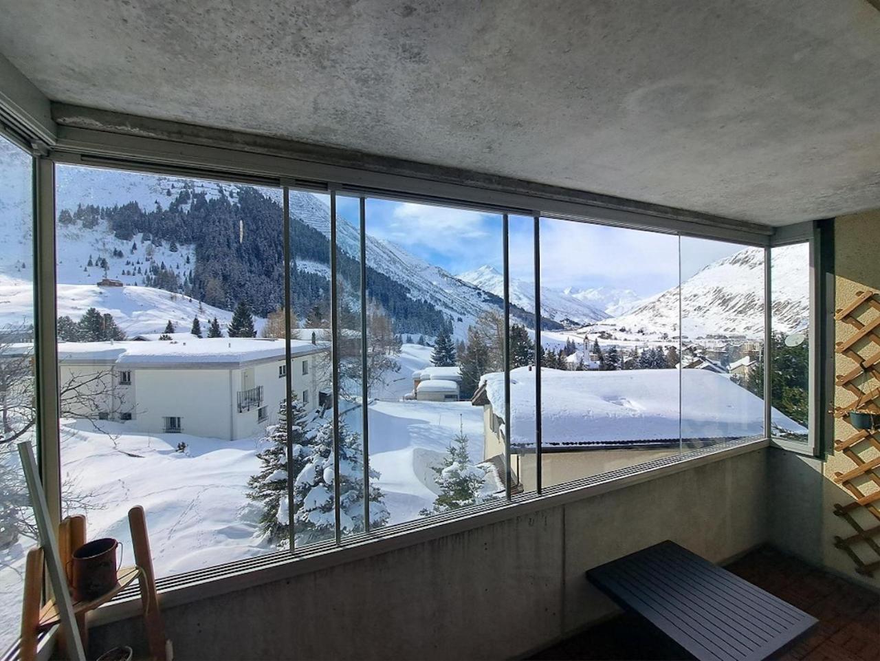 Top Modernes Apartment Im Herzen Von Andermatt Balkon & Bergblick Exterior foto
